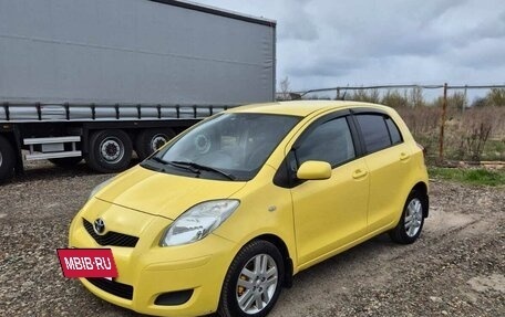 Toyota Yaris III рестайлинг, 2009 год, 665 000 рублей, 2 фотография