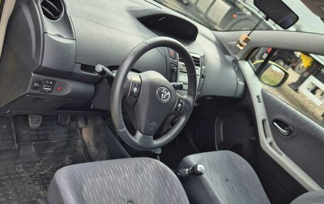 Toyota Yaris III рестайлинг, 2009 год, 665 000 рублей, 12 фотография