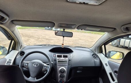 Toyota Yaris III рестайлинг, 2009 год, 665 000 рублей, 14 фотография