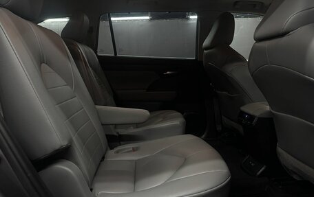 Toyota Highlander, 2020 год, 4 799 999 рублей, 24 фотография