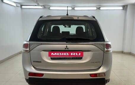 Mitsubishi Outlander III рестайлинг 3, 2013 год, 1 560 000 рублей, 3 фотография