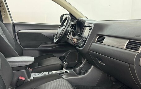Mitsubishi Outlander III рестайлинг 3, 2013 год, 1 560 000 рублей, 12 фотография