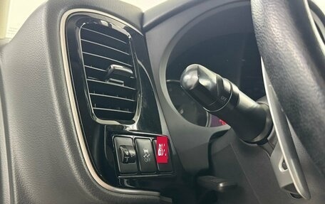 Mitsubishi Outlander III рестайлинг 3, 2013 год, 1 560 000 рублей, 10 фотография