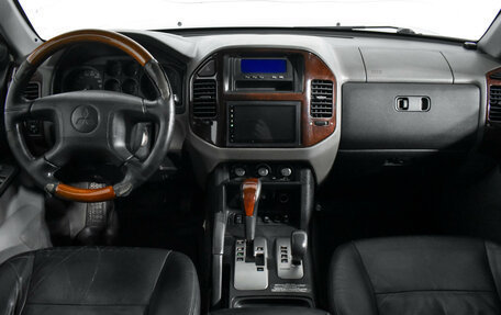 Mitsubishi Pajero III рестайлинг, 2005 год, 715 000 рублей, 15 фотография