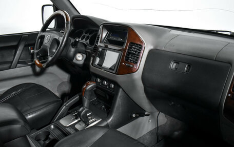 Mitsubishi Pajero III рестайлинг, 2005 год, 715 000 рублей, 13 фотография