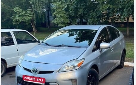 Toyota Prius, 2012 год, 1 020 000 рублей, 2 фотография