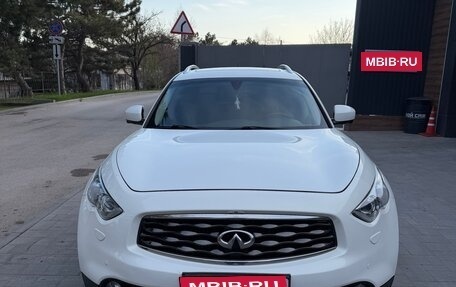 Infiniti FX II, 2010 год, 2 000 000 рублей, 1 фотография