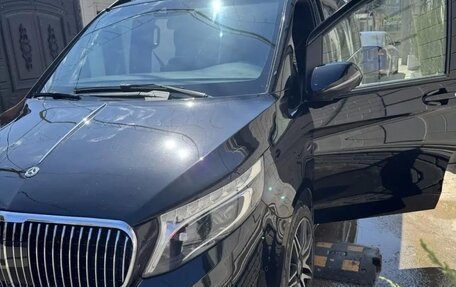 Mercedes-Benz V-Класс, 2017 год, 6 500 000 рублей, 2 фотография