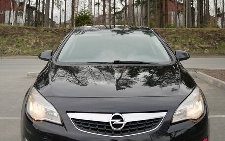 Opel Astra J, 2010 год, 645 000 рублей, 3 фотография