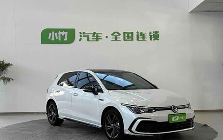 Volkswagen Golf VIII, 2022 год, 1 990 000 рублей, 3 фотография