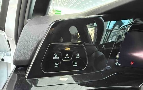 Volkswagen Golf VIII, 2022 год, 1 990 000 рублей, 12 фотография