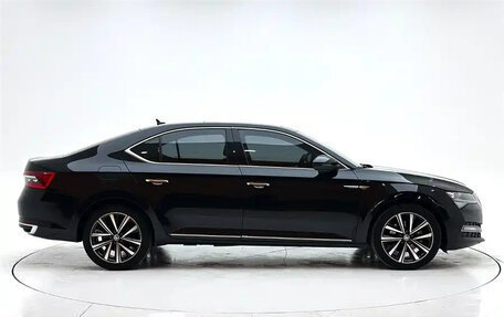 Skoda Superb III рестайлинг, 2023 год, 1 590 888 рублей, 4 фотография