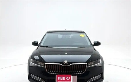 Skoda Superb III рестайлинг, 2023 год, 1 590 888 рублей, 2 фотография