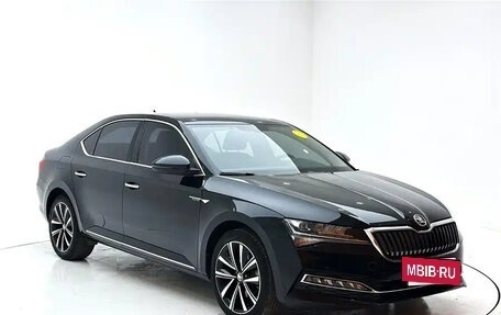 Skoda Superb III рестайлинг, 2023 год, 1 590 888 рублей, 3 фотография