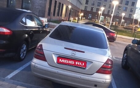 Mercedes-Benz E-Класс, 2003 год, 800 000 рублей, 3 фотография
