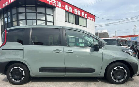 Toyota Sienta, 2023 год, 1 360 000 рублей, 3 фотография