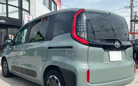Toyota Sienta, 2023 год, 1 360 000 рублей, 6 фотография