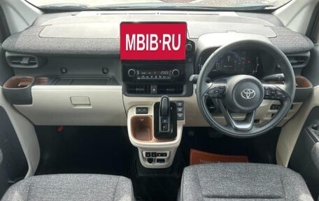Toyota Sienta, 2023 год, 1 360 000 рублей, 8 фотография