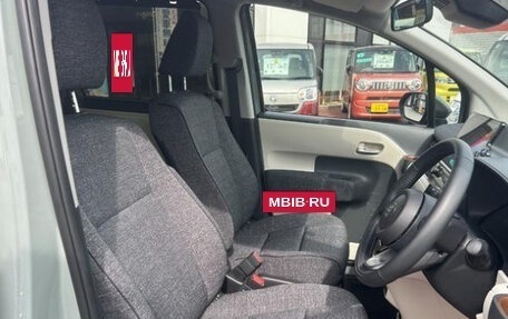 Toyota Sienta, 2023 год, 1 360 000 рублей, 11 фотография