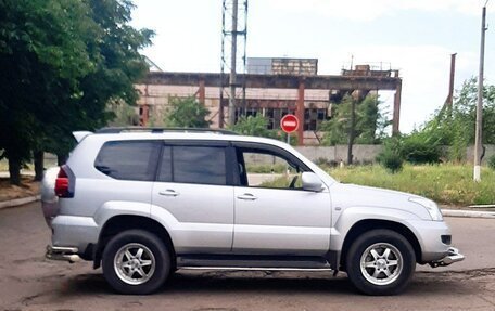 Toyota Land Cruiser Prado 120 рестайлинг, 2003 год, 2 050 000 рублей, 6 фотография