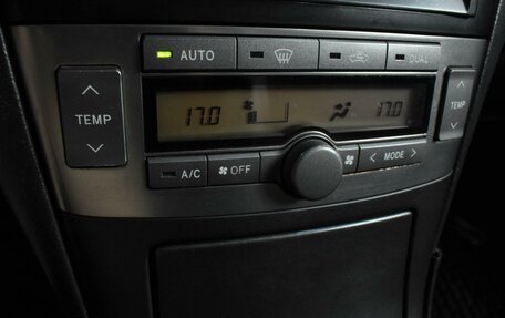 Toyota Avensis III рестайлинг, 2003 год, 649 000 рублей, 13 фотография