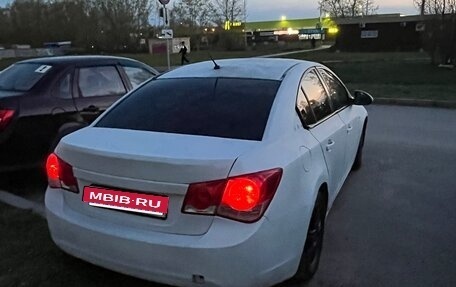 Chevrolet Cruze II, 2010 год, 400 000 рублей, 3 фотография