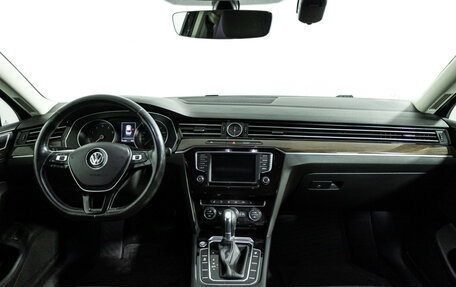 Volkswagen Passat B8 рестайлинг, 2017 год, 1 449 777 рублей, 13 фотография