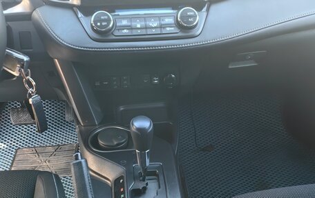 Toyota RAV4, 2019 год, 2 400 000 рублей, 8 фотография