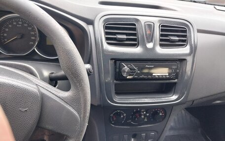 Renault Logan II, 2018 год, 649 000 рублей, 13 фотография