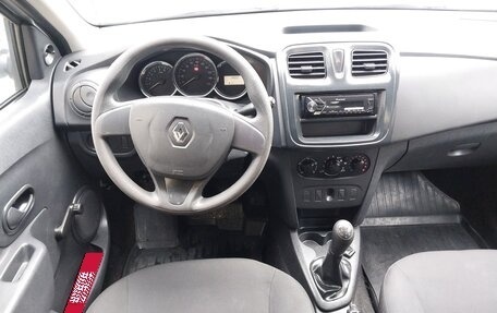 Renault Logan II, 2018 год, 649 000 рублей, 11 фотография