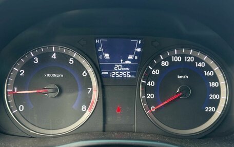 Hyundai Solaris II рестайлинг, 2011 год, 699 000 рублей, 23 фотография