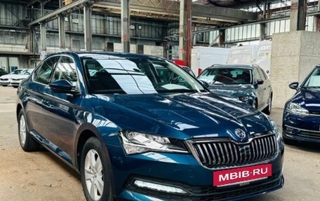 Skoda Superb III рестайлинг, 2022 год, 3 164 057 рублей, 2 фотография