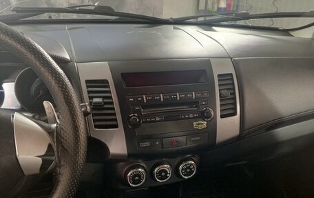 Mitsubishi Outlander III рестайлинг 3, 2010 год, 735 000 рублей, 7 фотография
