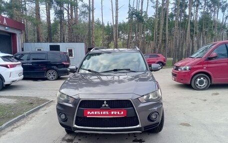 Mitsubishi Outlander III рестайлинг 3, 2010 год, 735 000 рублей, 2 фотография