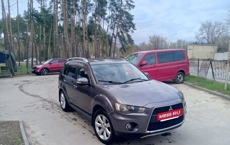 Mitsubishi Outlander III рестайлинг 3, 2010 год, 735 000 рублей, 3 фотография