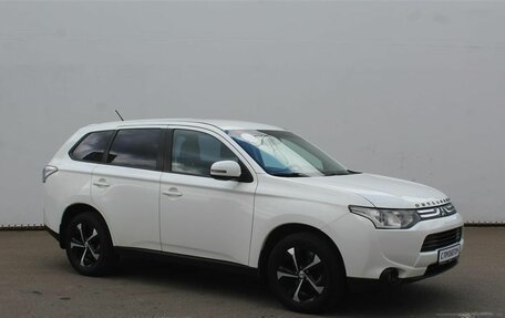 Mitsubishi Outlander III рестайлинг 3, 2013 год, 1 070 000 рублей, 3 фотография