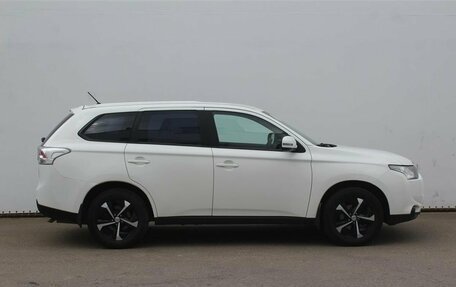 Mitsubishi Outlander III рестайлинг 3, 2013 год, 1 070 000 рублей, 4 фотография
