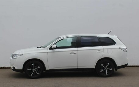 Mitsubishi Outlander III рестайлинг 3, 2013 год, 1 070 000 рублей, 8 фотография