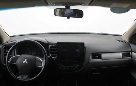 Mitsubishi Outlander III рестайлинг 3, 2013 год, 1 070 000 рублей, 15 фотография
