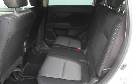 Mitsubishi Outlander III рестайлинг 3, 2017 год, 1 810 000 рублей, 18 фотография