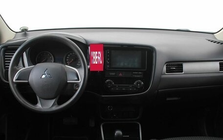 Mitsubishi Outlander III рестайлинг 3, 2017 год, 1 810 000 рублей, 15 фотография