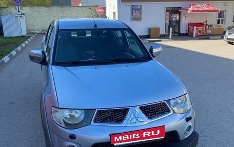Mitsubishi L200 IV рестайлинг, 2011 год, 980 000 рублей, 2 фотография