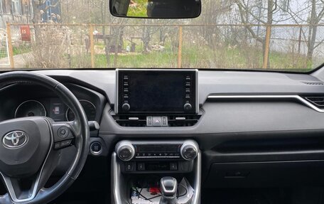 Toyota RAV4, 2019 год, 3 250 000 рублей, 5 фотография