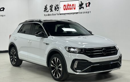 Volkswagen T-Roc I, 2023 год, 1 700 000 рублей, 3 фотография