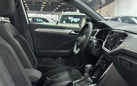 Volkswagen T-Roc I, 2023 год, 1 700 000 рублей, 15 фотография