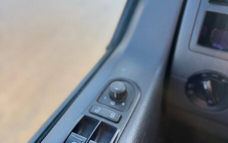Volkswagen Caravelle T5, 2010 год, 1 600 000 рублей, 28 фотография