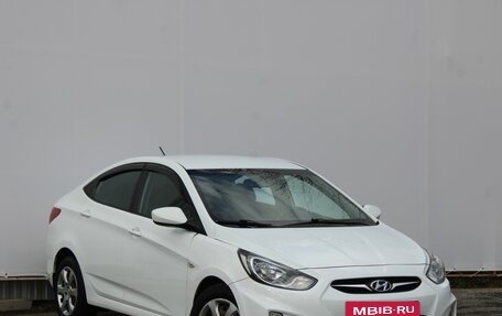 Hyundai Solaris II рестайлинг, 2012 год, 700 000 рублей, 3 фотография