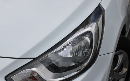 Hyundai Solaris II рестайлинг, 2012 год, 700 000 рублей, 18 фотография