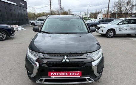Mitsubishi Outlander III рестайлинг 3, 2021 год, 2 255 000 рублей, 2 фотография