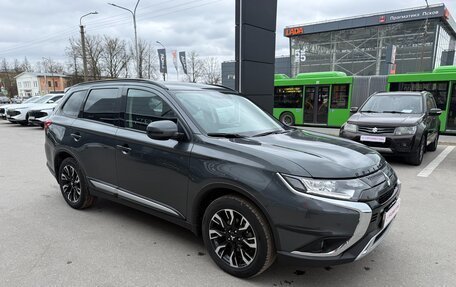 Mitsubishi Outlander III рестайлинг 3, 2021 год, 2 255 000 рублей, 4 фотография